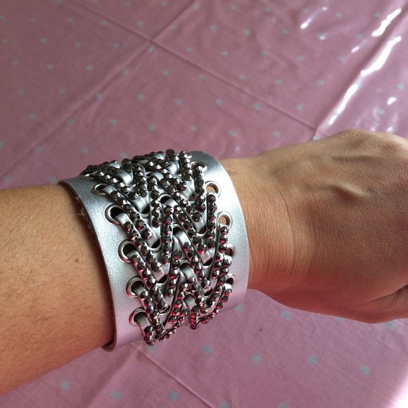 💥HP 💥 Wristlet jewelry- Shiny fashionable Valentine gift - Picture 4 of 6